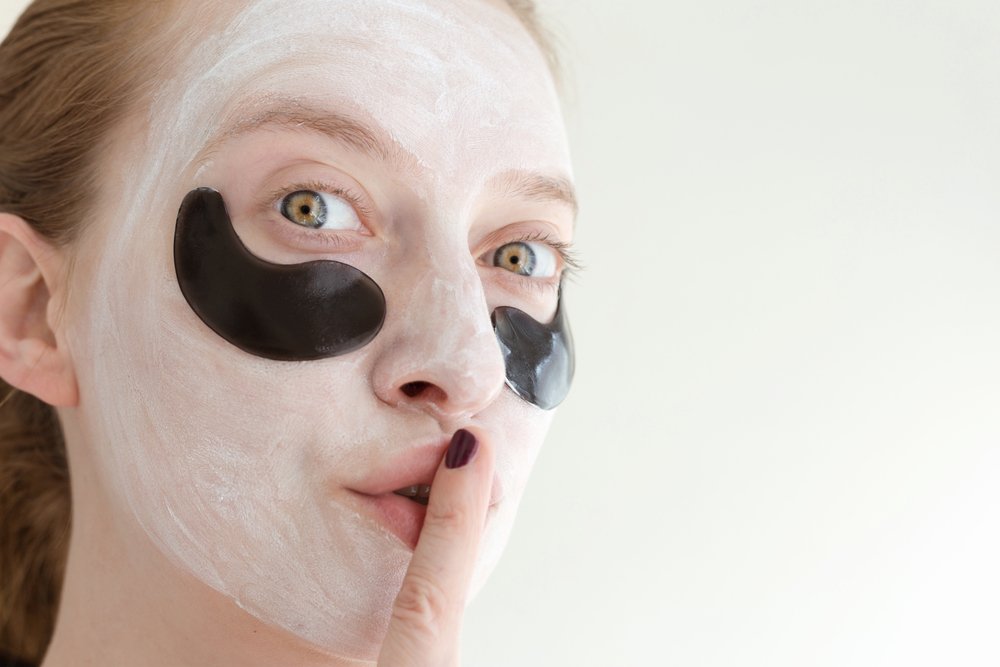 Уход за кожей: как правильно наносить увлажняющие маски?