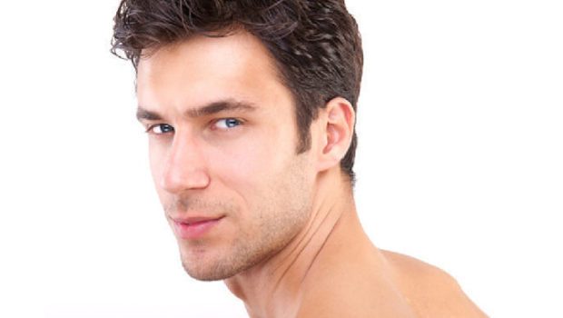 мужские стрижки: классическая на волнистые волосы